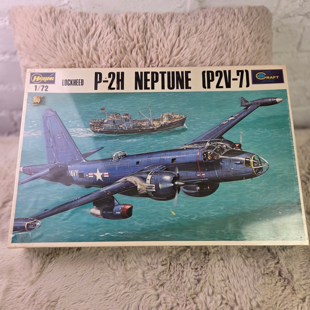 Hasegawa Lockheed P-2H Neptune P2V-7 1/72 Scale Model Kit JS-082 Vintage Sealed